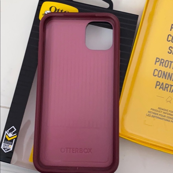 iPhone 11 Pro Max otter box case - Picture 3 of 3